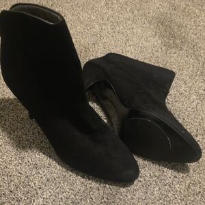 Pre-ownen Audrey Brooke Black Suede Ankle Boots Sz 10